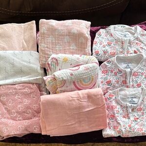 Lot of assorted Swaddle items